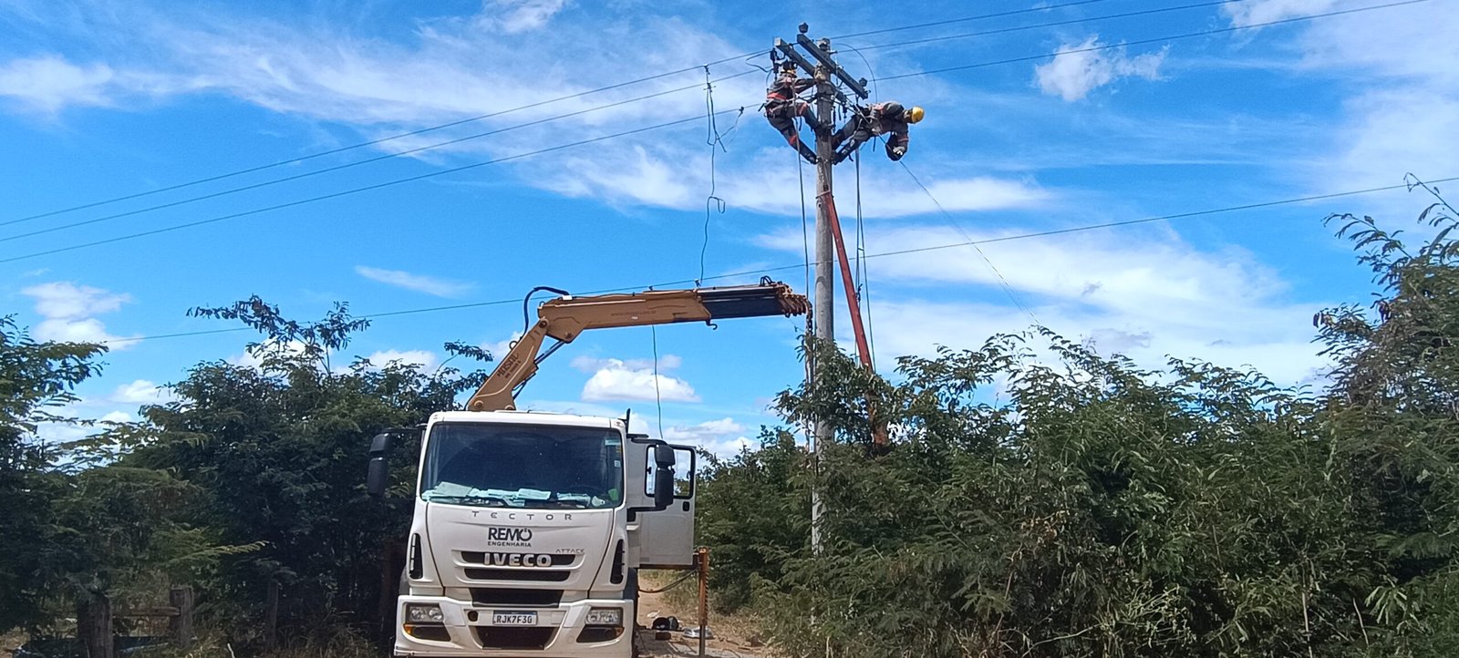 PREFEITURA DE JAÍBA E A CEMIG ESTÃO TRABALHANDO JUNTAS PARA GARANTIR QUE AS COMUNIDADES COMO A LINHA 1 TENHAM ACESSO À ENERGIA ELÉTRICA