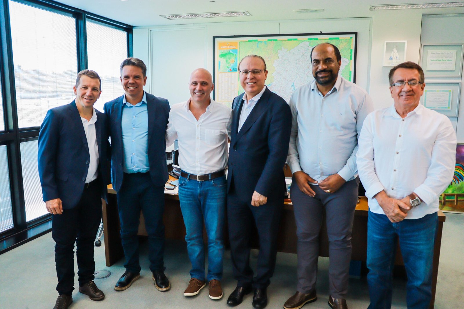 PREFEITO DE JAÍBA PARTICIPA DE REUNIÃO COM O SECRETÁRIO DE GOVERNO GUSTAVO VALADARES, O DEPUTADO ESTADUAL GIL PEREIRA E PREFEITOS DO NORTE DE MINAS, COM OBJETIVO DE FORTALECER O DESENVOLVIMENTO DA CIDADE