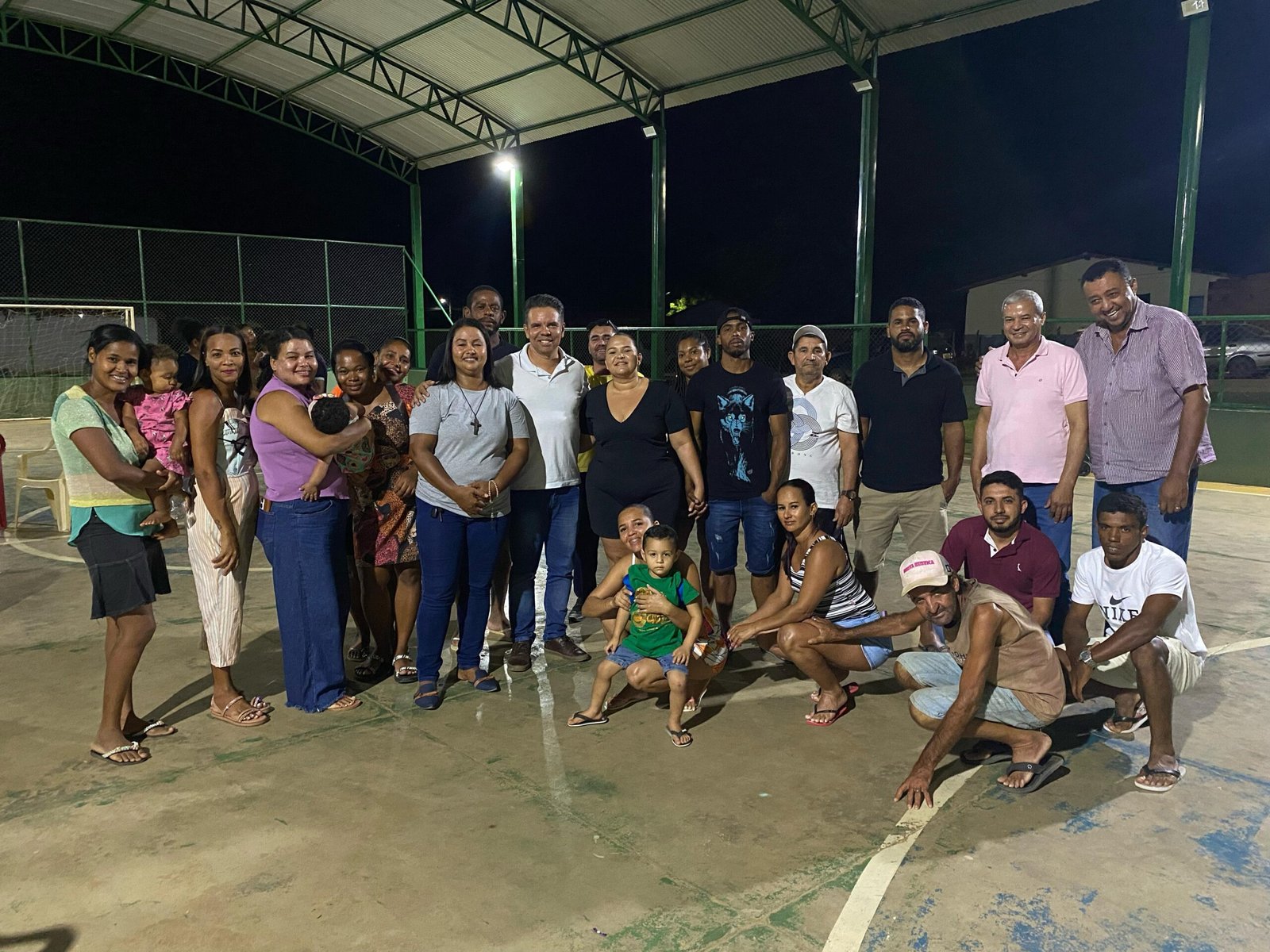 PREFEITO DE JAÍBA, VEREADORA ELZA E MORADORES DISCUTEM MELHORIAS PARA O BAIRRO NOVA ESPERANÇA